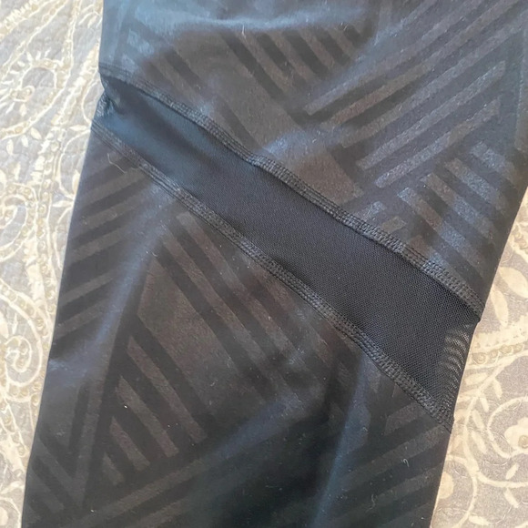 Old Navy Active High Rise Go-Dry Leggings with sheer panels size xl - Picture 8 of 8